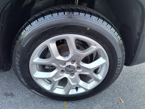 Used 2015 Jeep Renegade Latitude w/ Popular Equipment Group image 10