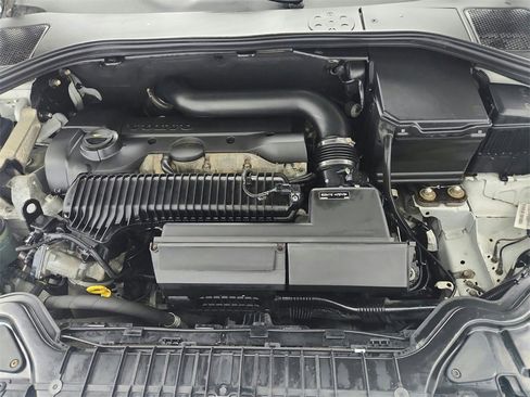 Used 2016 Volvo V60 T5 Cross Country image 40