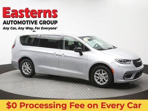 Used 2024 Chrysler Pacifica Touring-L FWD image 48