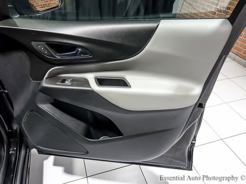 Used 2020 Chevrolet Equinox LS w/ LS Convenience Package image 29
