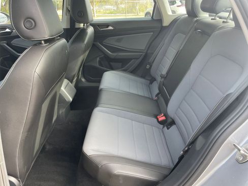 Used 2025 Volkswagen Jetta SE image 24