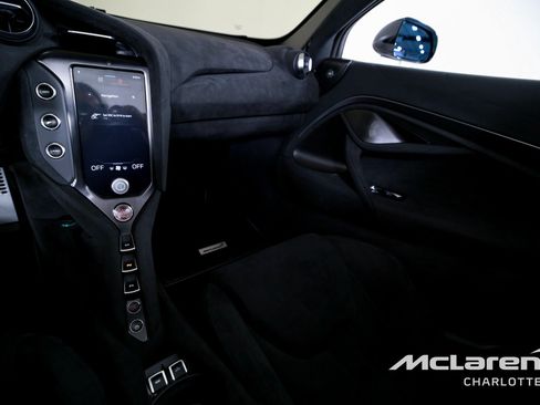 Used 2024 McLaren 750S Spider RWD image 17