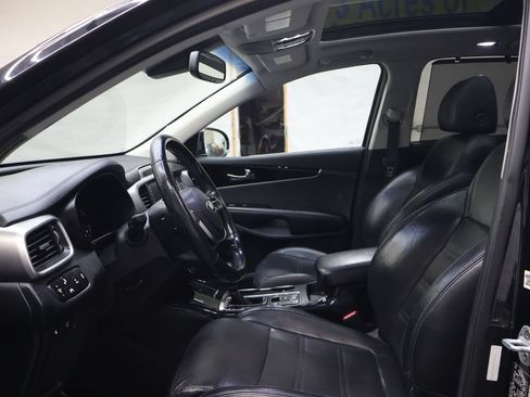 Used 2019 Kia Sorento SX w/ SX Touring Package FWD image 17