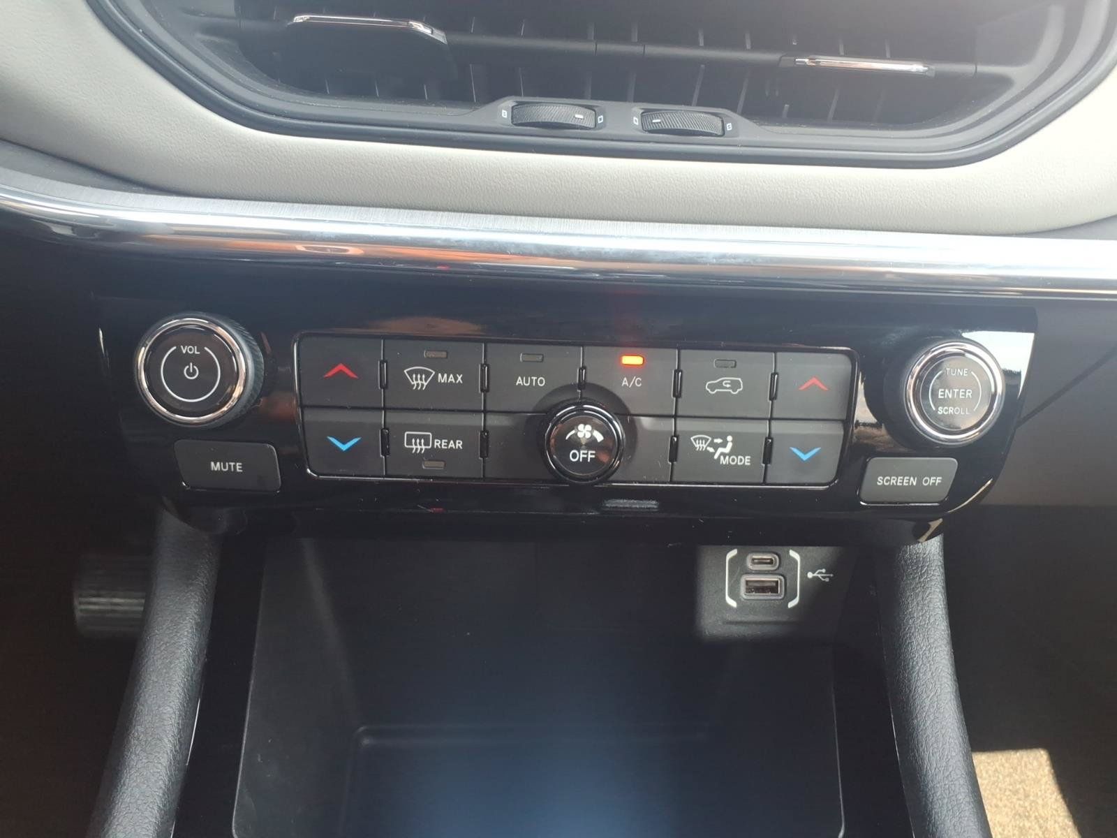 Used 2023 Jeep Compass Limited AWD/4WD image 18