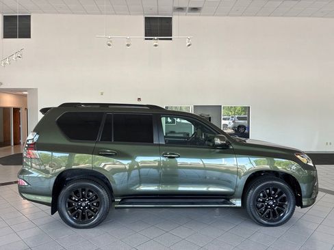Certified 2023 Lexus GX 460 w/ Black Line Special Edition AWD/4WD image 11