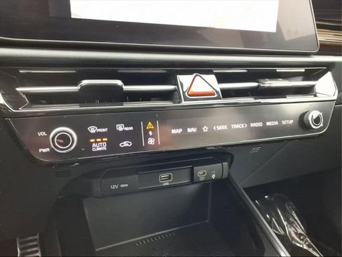 Used 2024 Kia Niro EX Touring image 21