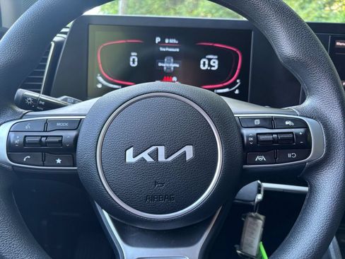 Used 2025 Kia Sportage LX FWD image 27