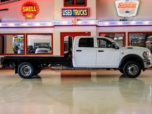 Used 2024 RAM 5500 Tradesman w/ Chrome Appearance Group AWD/4WD image 10