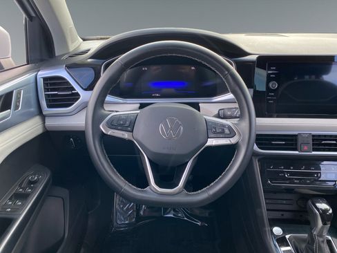 Used 2025 Volkswagen Taos SE image 12