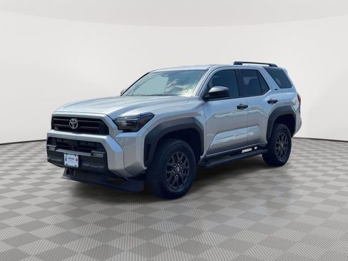 Used 2025 Toyota 4Runner SR5 AWD/4WD image 3