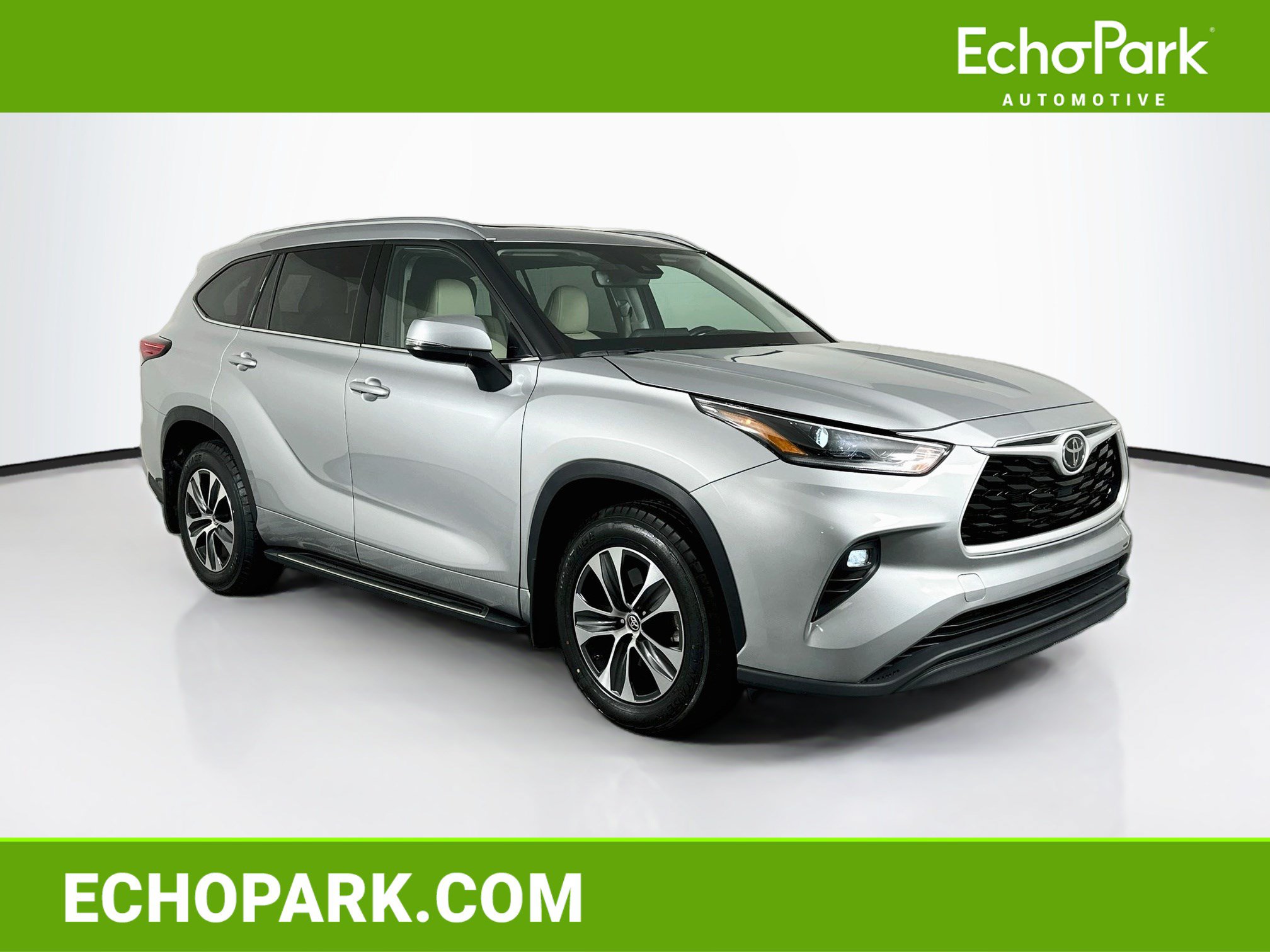 Used 2021 Toyota Highlander XLE AWD/4WD image 1