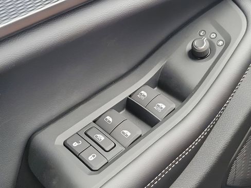 New 2025 Jeep Grand Cherokee L Laredo image 32