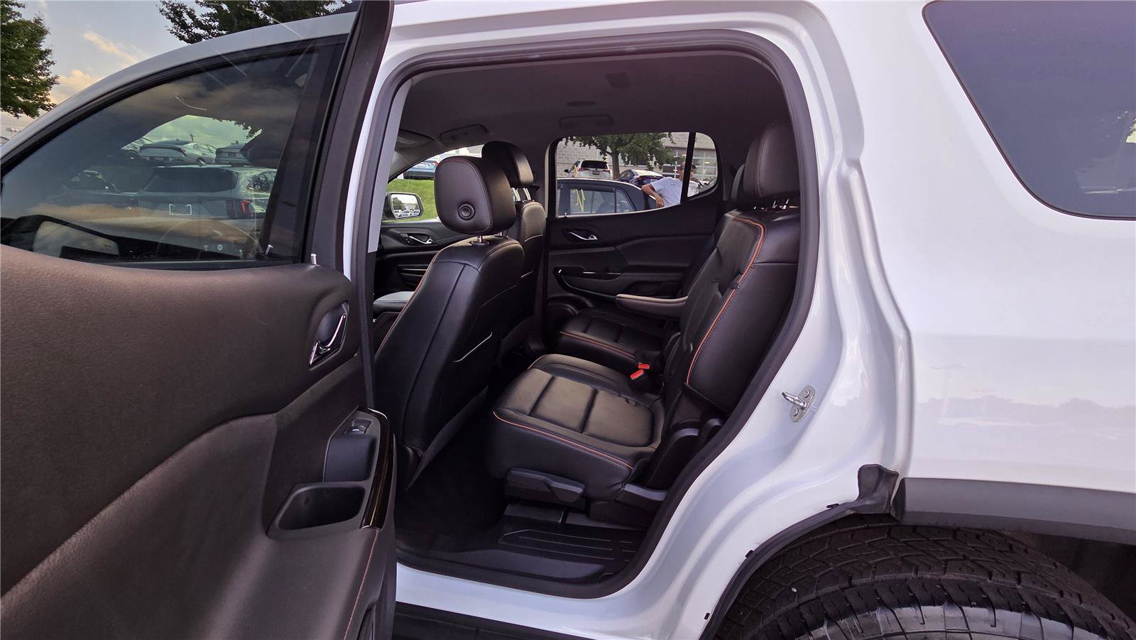 Used 2023 GMC Acadia AT4 w/ Technology Package AWD/4WD image 29