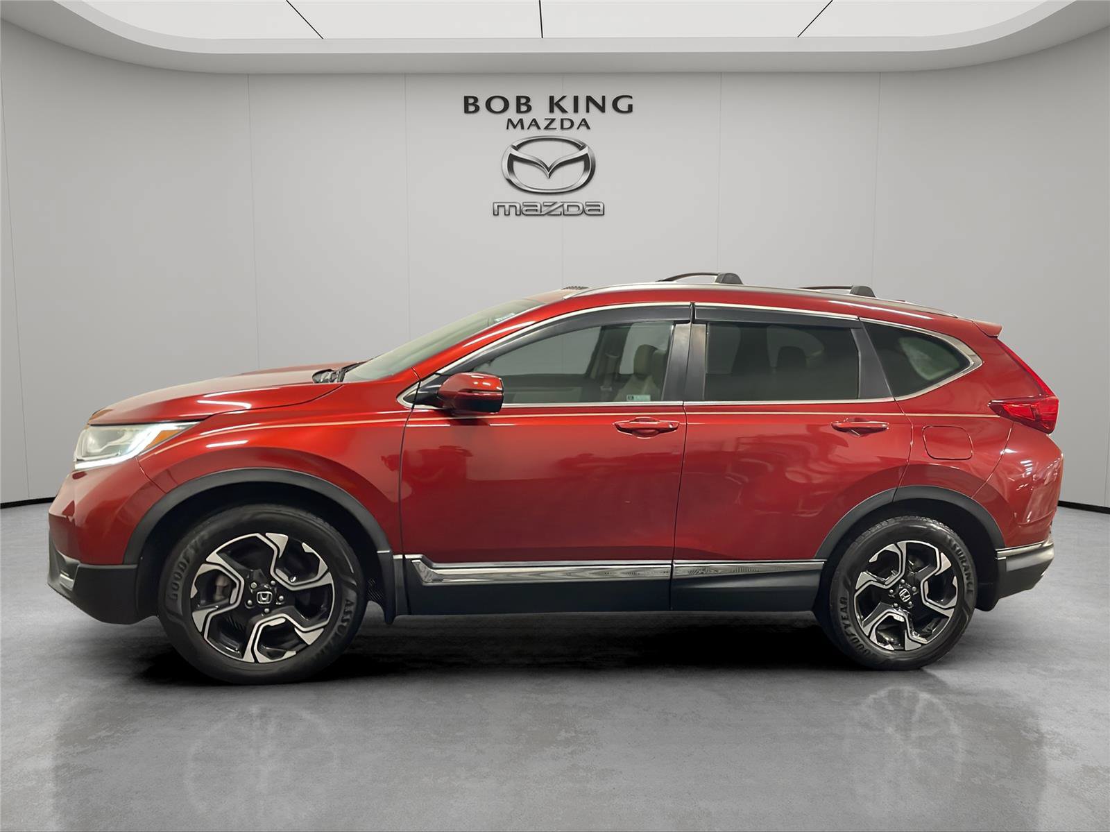 Used 2019 Honda CR-V Touring image 2