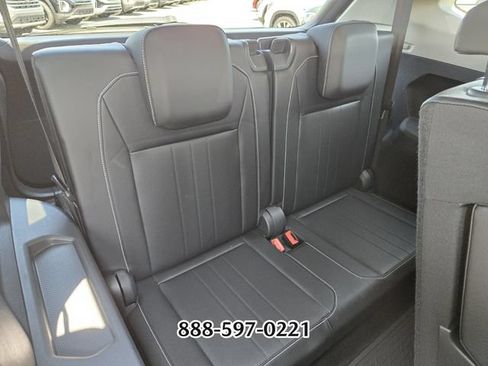 Certified 2022 Volkswagen Tiguan SE FWD image 18
