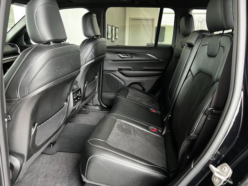 Used 2024 Jeep Grand Cherokee Altitude image 24