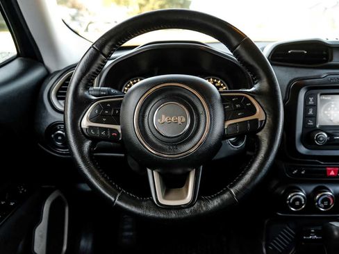 Used 2017 Jeep Renegade Latitude w/ Cold Weather Group image 13