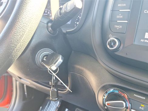 Used 2020 Kia Soul LX FWD image 15