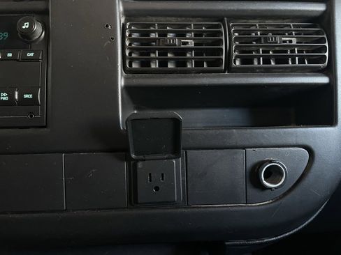 Used 2017 Chevrolet Express 3500 w/ Chrome Appearance Package image 25