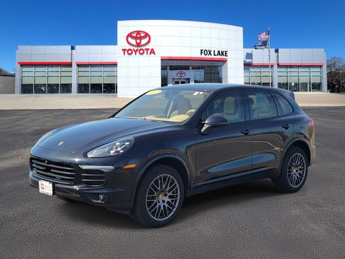 Used 2017 Porsche Cayenne Platinum Edition image 2