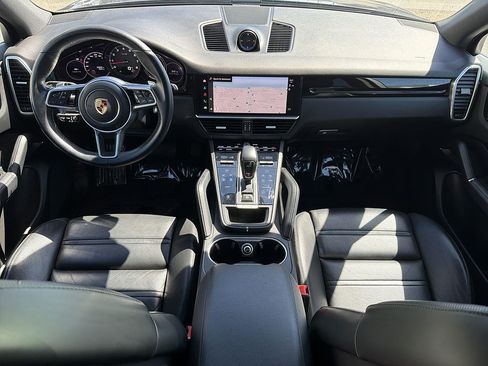 Used 2023 Porsche Cayenne AWD/4WD image 20