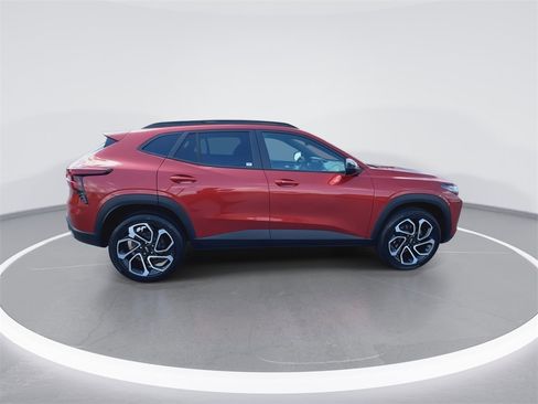 Used 2024 Chevrolet Trax RS w/ Sunroof Package image 9