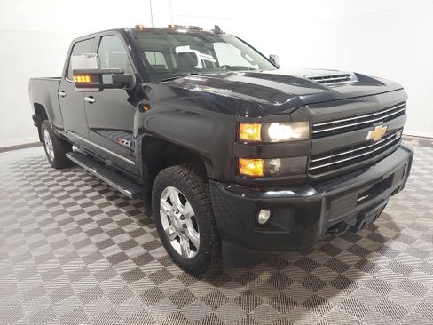 Used 2019 Chevrolet Silverado 2500 LTZ w/ Custom Sport Edition AWD/4WD image 4