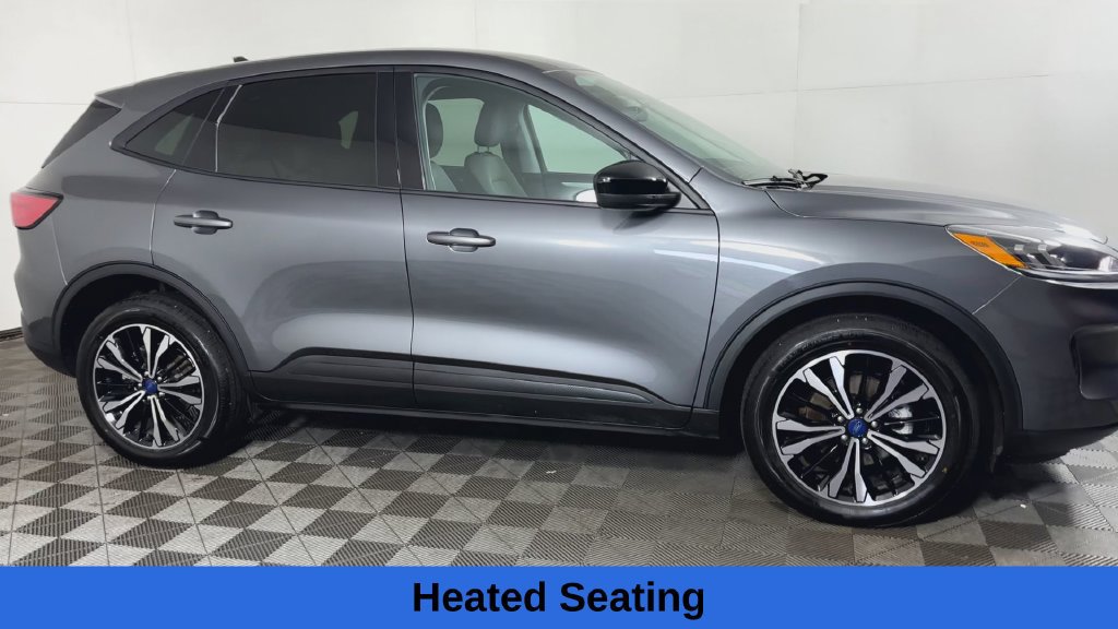 Used 2021 Ford Escape SE w/ SE Sport Appearance Package AWD/4WD image 3