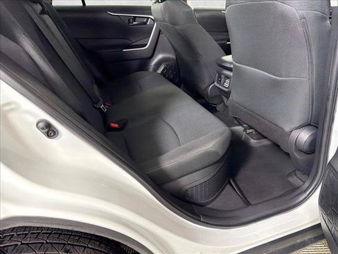 Used 2024 Toyota RAV4 LE AWD/4WD image 15
