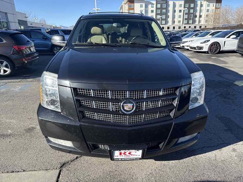 Used 2013 Cadillac Escalade Premium image 3