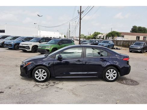 Used 2025 Toyota Corolla LE FWD image 4
