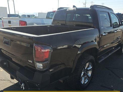 Used 2017 Toyota Tacoma Limited w/ Tow Package image 4