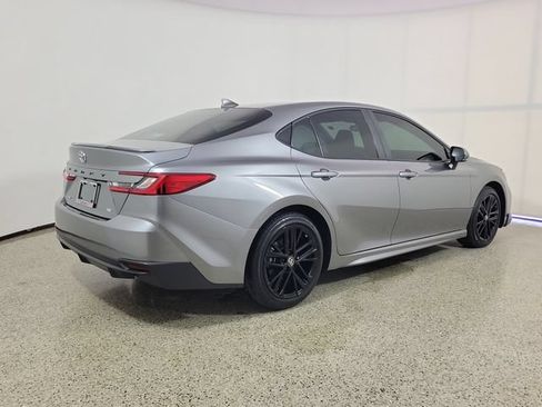 Used 2025 Toyota Camry SE FWD image 5