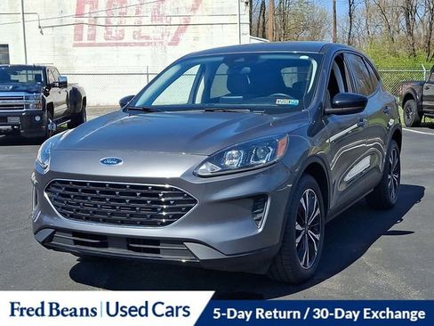 Certified 2022 Ford Escape SE w/ SE Sport Appearance Package image 4