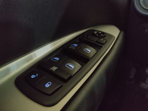 Used 2020 Dodge Journey SE w/ SE Popular Equipment Group FWD image 27