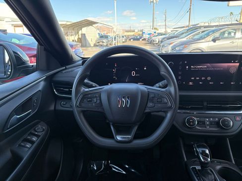 Used 2025 Buick Envista Preferred image 33