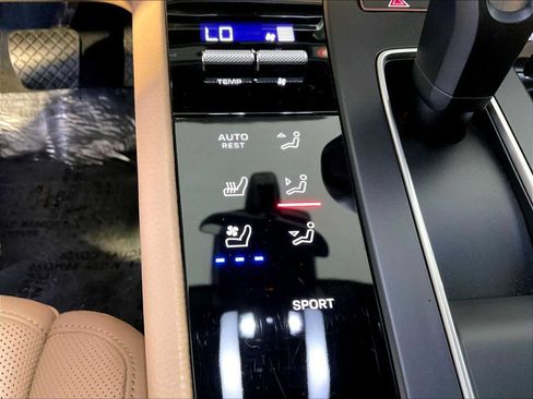 Certified 2024 Porsche Macan AWD/4WD image 37
