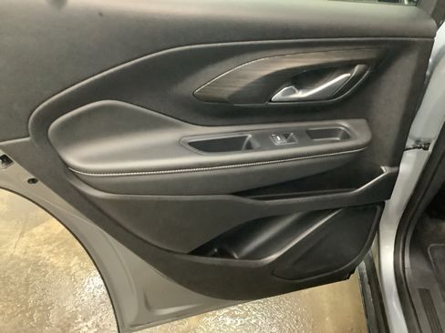 Used 2024 GMC Terrain SLE FWD image 24