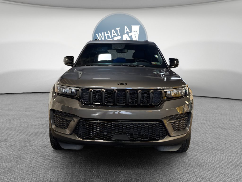 Used 2024 Jeep Grand Cherokee Altitude AWD/4WD image 9