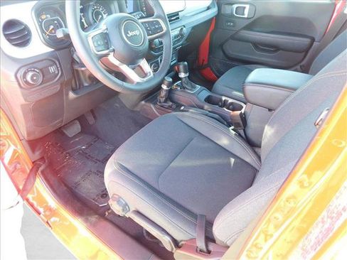 Used 2025 Jeep Wrangler Sahara image 10