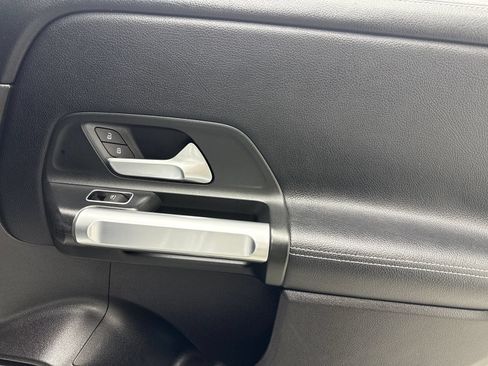 Used 2020 Mercedes-Benz GLB 250 4MATIC w/ Parking Assistance Package image 46