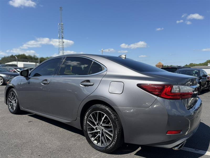 Used 2016 Lexus ES 350 w/ Navigation System Package FWD image 4