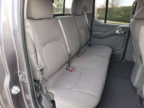 Used 2021 Nissan Frontier SV w/ Midnight Edition Floor Mats image 14