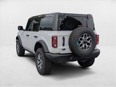 New 2025 Ford Bronco Badlands image 8