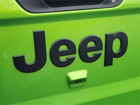 Used 2025 Jeep Gladiator Sport image 12