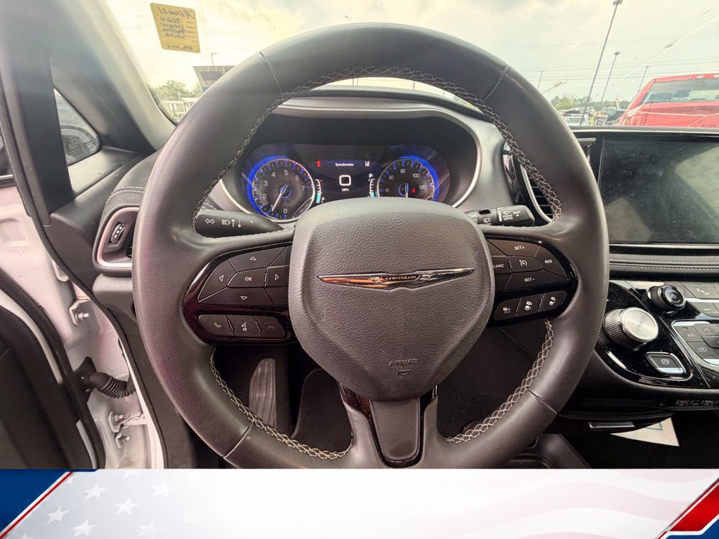 Used 2024 Chrysler Pacifica Touring FWD image 15