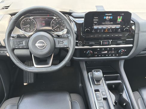Used 2024 Nissan Pathfinder SL w/ SL Premium Package FWD image 30