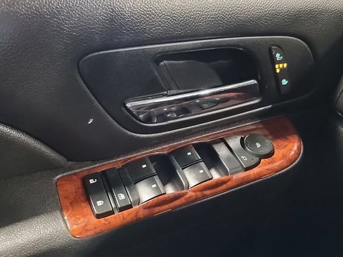 Used 2014 GMC Yukon XL SLT AWD/4WD image 16