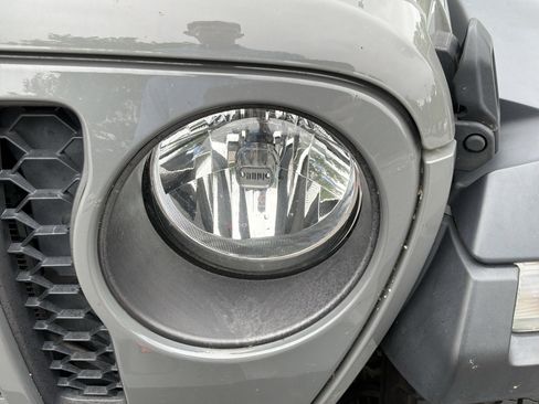 Used 2022 Jeep Gladiator Mojave w/ Trailer Tow Package AWD/4WD image 10