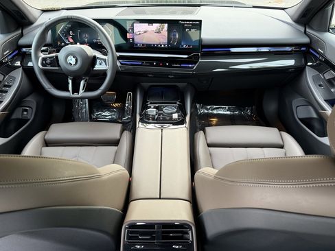 Used 2025 BMW 530i w/ M Sport Package image 32